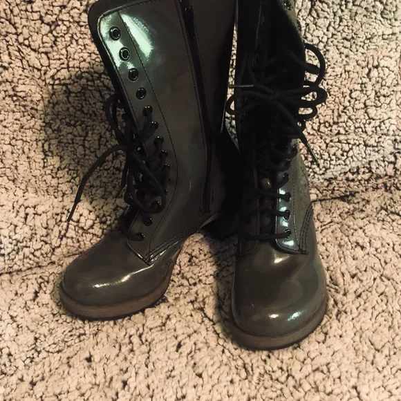 LETS SELL EM!!Dr. Martens DEE Lmtd! sz 7 US women’s LIMITED  14 eye - Picture 6 of 7
